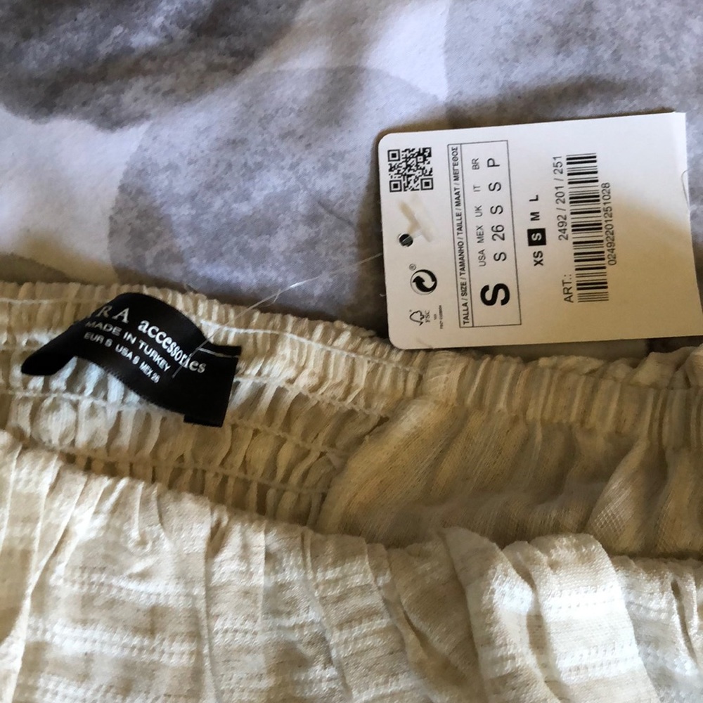 Short Ruffled top - Picture 5 of 5